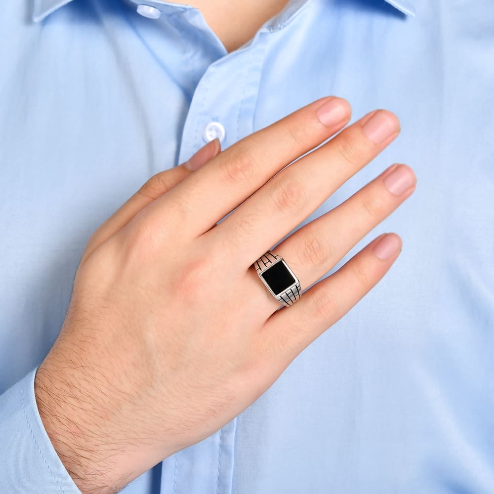 Bravoman Collection Black Stone Geometric Ring