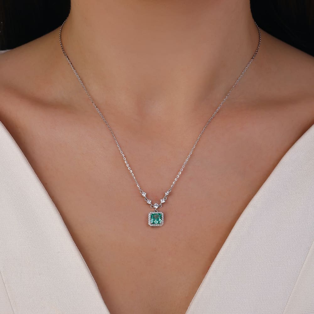 Gift Koleksiyonu Yeşil Kare Kesim Taşlı Kolye