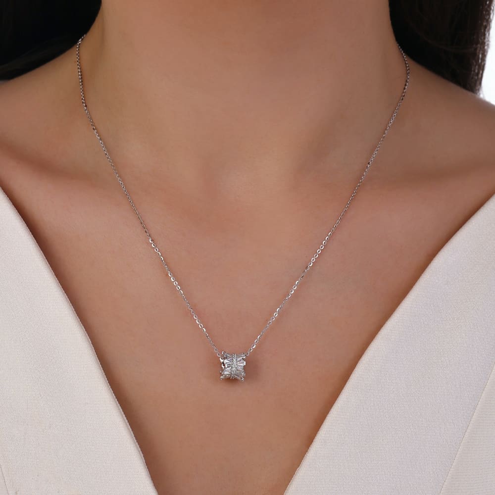 Gift Koleksiyonu Baget Taşlı Kelebek Formlu Kolye