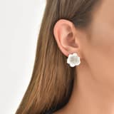White Dreams Model-10 Tomurcuklu Çiçek Tasarımlı Gümüş Küpe 3