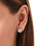 Серьги-гвоздики Gift Collection с круглым камнем и квадратным ореолом 1