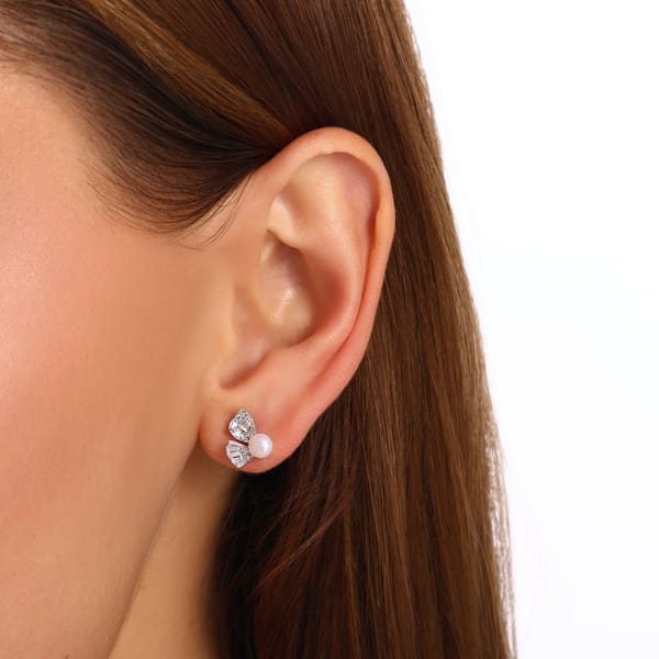 Gift Collection Pearl Detailed Leaf Shaped Earrings