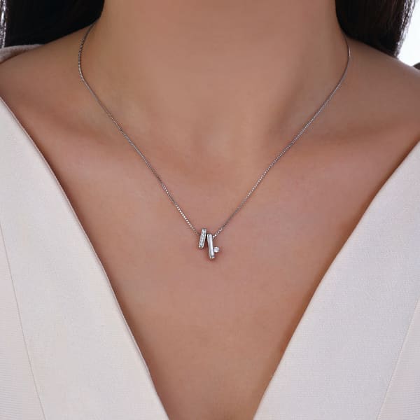 Gift Koleksiyonu Modern Formlu Taş Detaylı Kolye